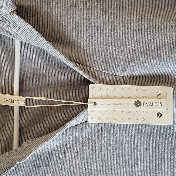 Sleeveless Gray V-Neck Dress With Pockets NWT - Picture 11 of 16